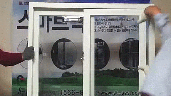 South Korean lock maker goes (very) hands-on to prove the strength of his product 【Video】