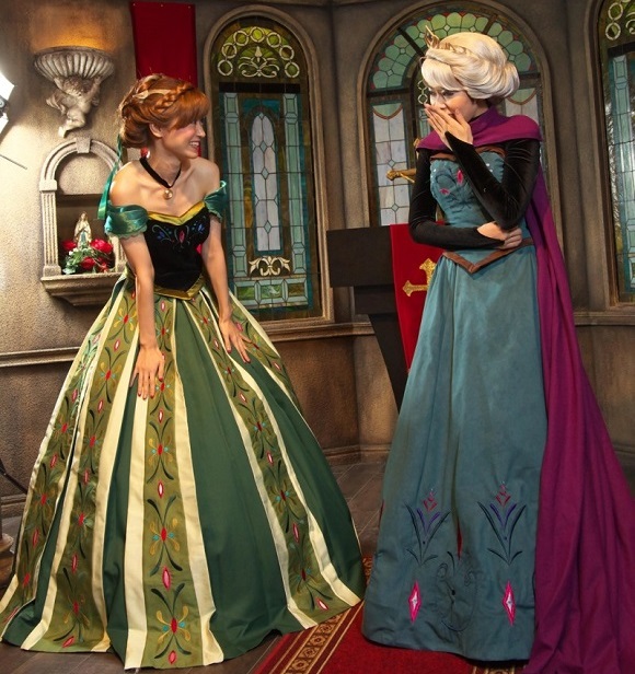 Anna And Elsa Come To Life The Best Halloween Costumes Of The Year