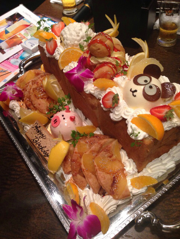 We ride the Honey Toast Train to a paradise of massive, decadent ...