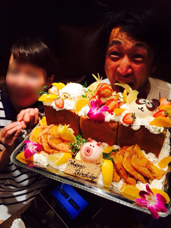 We ride the Honey Toast Train to a paradise of massive, decadent ...