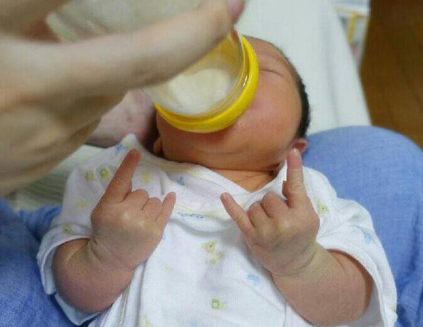 Totally metal newborn shows off hardcore cuteness for approving musician dad