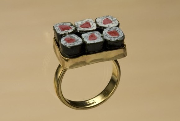If you love sushi so much, why don’t you marry it with these sushi rings and pendants?