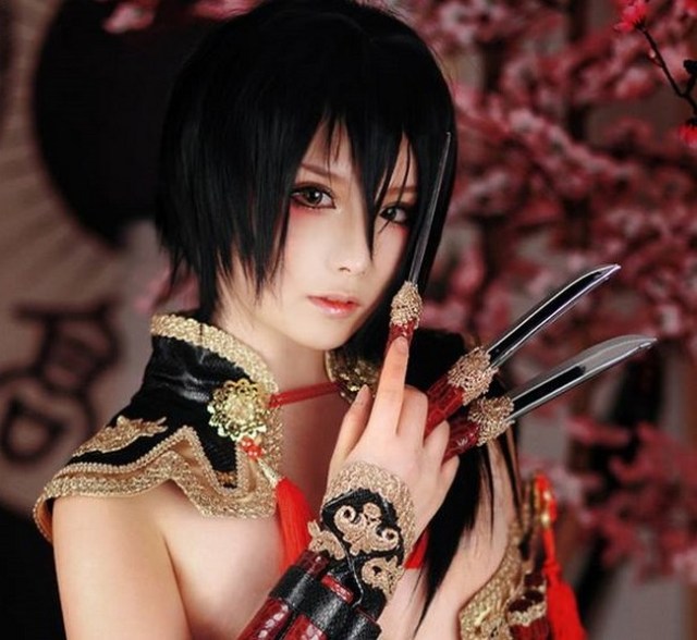 Korean cosplayer’s gender-bending costumes confuse us for a moment, then leave us mesmerized