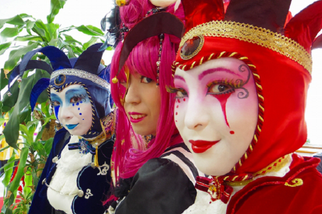 Tokyo’s Shibuya holds its first Halloween costume contest aboard a train, we ride along