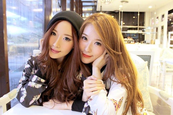 Pretty Indonesian sisters share everything including good looks and sweet style 【Photos】