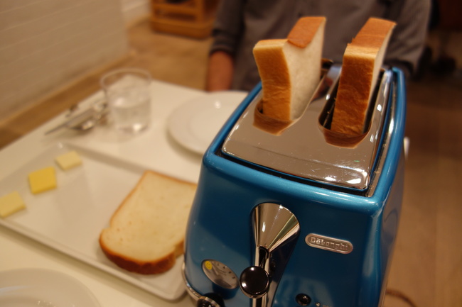 Choose your own toaster at the specialty toast restaurant in Tokyo