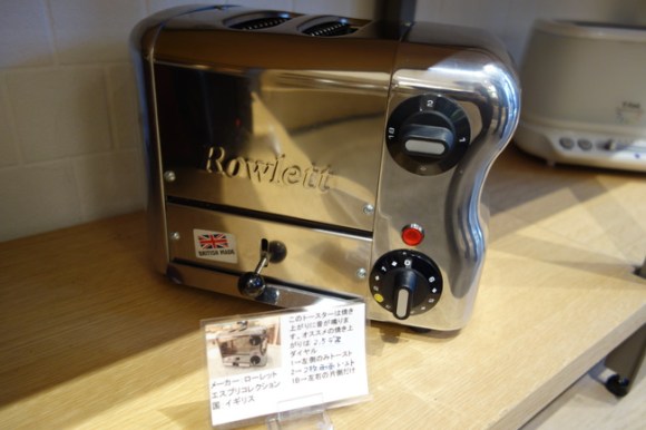 Choose your own toaster at the specialty toast restaurant in Tokyo