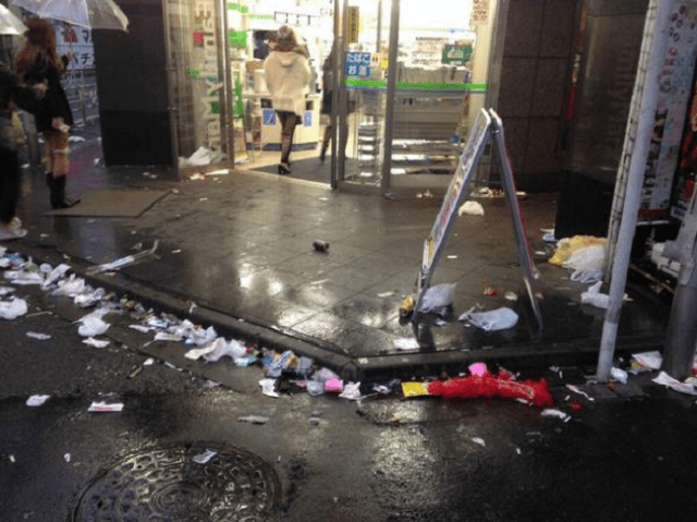 Volunteers clean up Tokyo after huge Halloween party, get called hypocrites for their service