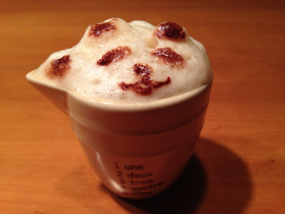 Delicious, foamy coffee art at home! We try new 3-D latte art machine “Awataccino”!