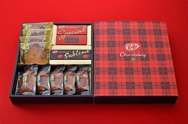 Ferrero Rocher & KitKat Chocolates in Heart – upaharindia