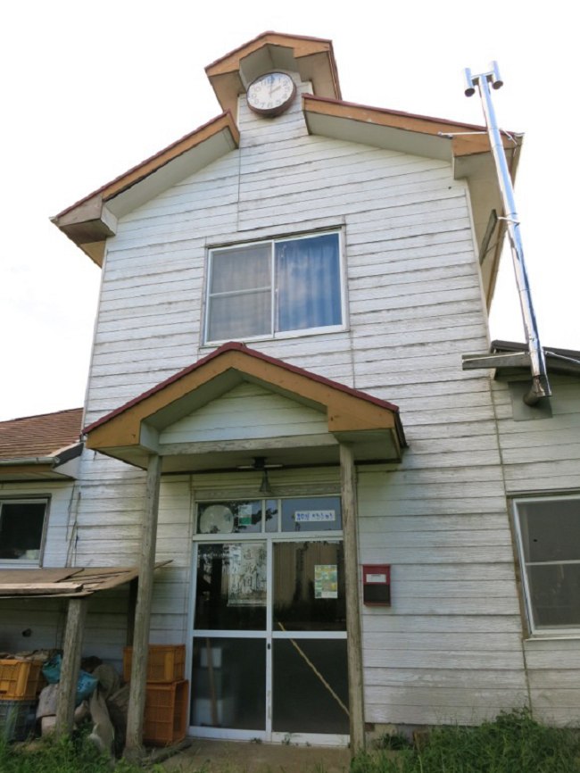 We search for the fabled bed and breakfast inside Narita???s runway that