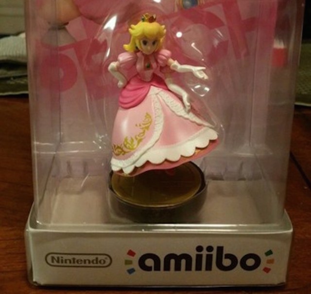 Three-armed Peach, two-headed Marth join the parade of factory defect Amiibos