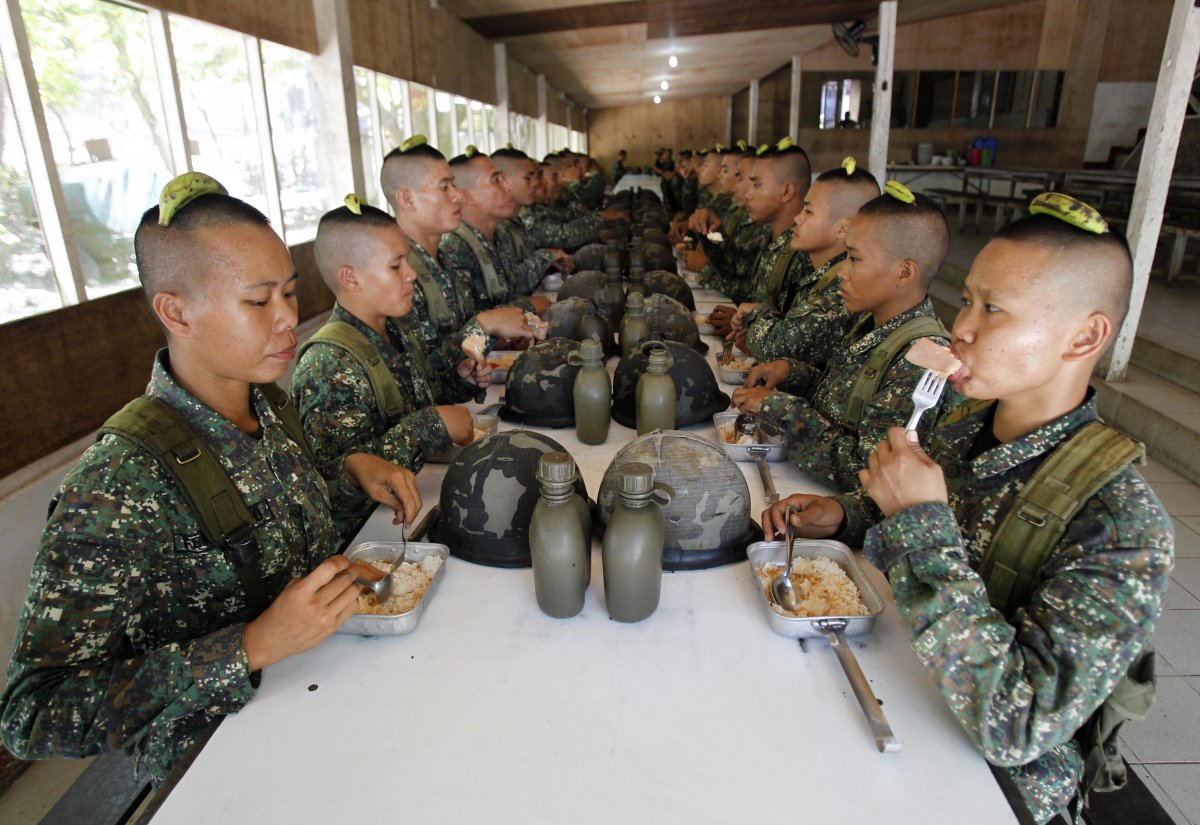 maintaining-posture-and-balance-is-another-part-of-a-soldiers-formation-these-philippines-recruits-have-to-hold-a-banana-on-their-heads-while-eating-lunch-if-the-banana-falls-they-have-to-eat-it-peel-included