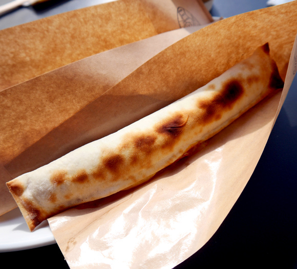 Pizza evolution! We try mochi-dough “stick pizza” from Roppongi’s EU Shokudou