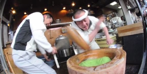 Pounding Mochi With the Fastest Mochi Maker in Japan 