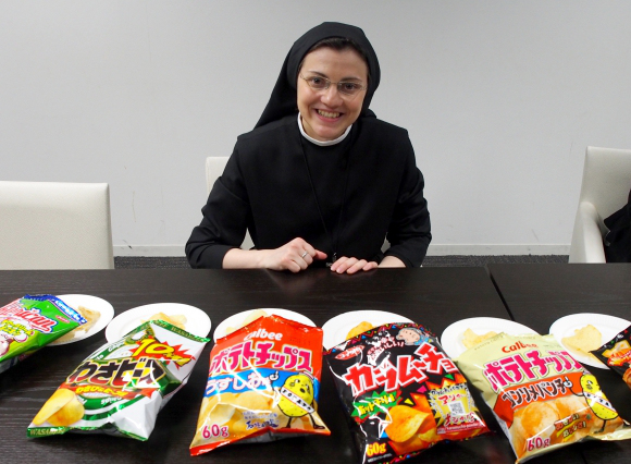 Popstar nun Sister Cristina tries Japanese potato chips for first time, ranks them for us