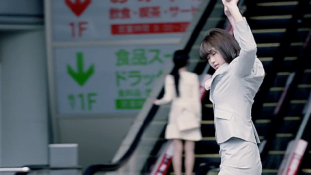 Actress’ incredible swing in new Toyota commercial has people talking 【Video】