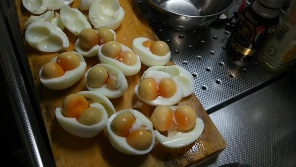 12 eggs, 24 yolks? Woman in Japan receives batch of extraordinary eggs