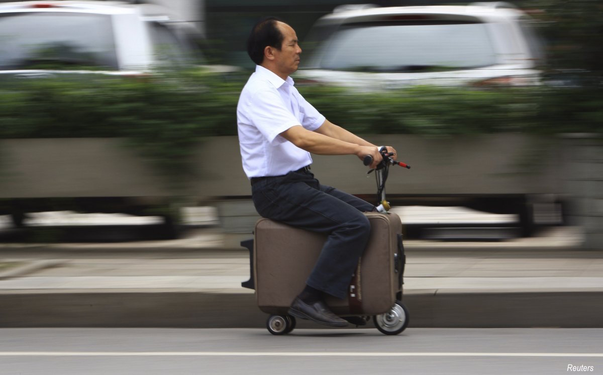 he-liang-went-for-the-minimalist-option-and-spent-a-decade-turning-a-suitcase-into-a-motor-driven-vehicle-it-has-a-top-speed-of-20kmh