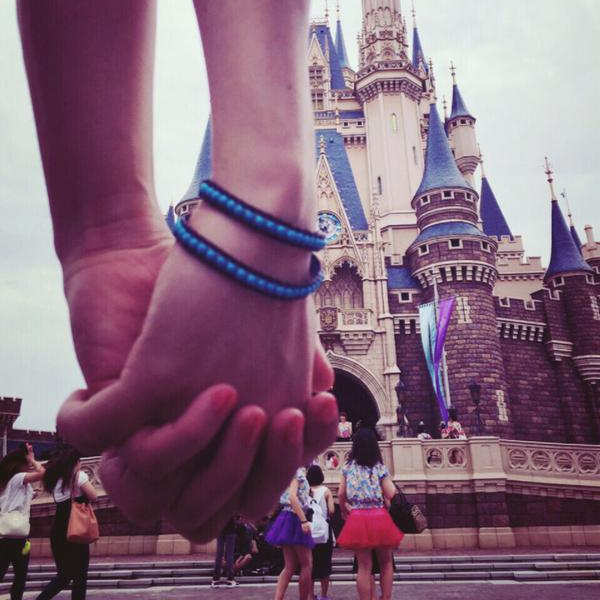 Tokyo Disneyland guest tweets photo of clasped hands that definitely will be together forever