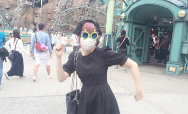 Kyary Pamyu Pamyu goes to Tokyo DisneySea dressed like a total creeper