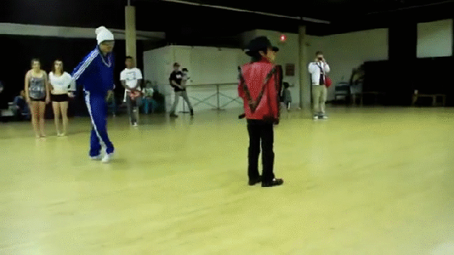 Mini-Michael: This kid’s got the smooth moves dancing to “Smooth Criminal” 【Video】
