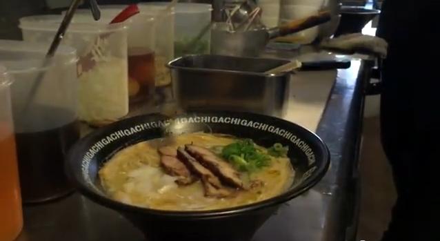 The art of cooking ramen – Two foreigners find it’s a lot harder than they first thought 【Video】