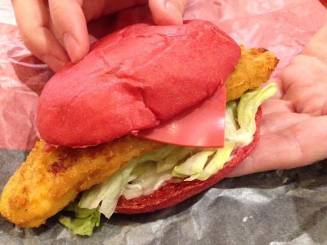 Burger King Japan unleashes red burgers and Angry Sauce on my stomach 【Taste test】