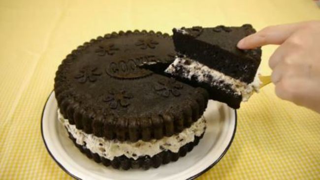 Food Art: Giant Oreo Cake, food photography by SandeeA | The Rambling  Epicure