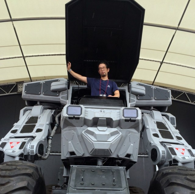 You can take this 33,000-pound robot for a virtual test drive, watch it dance to J-pop 【Video】