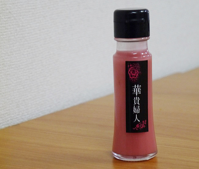 Can our Japanese writers guess what this pink soy sauce is by taste