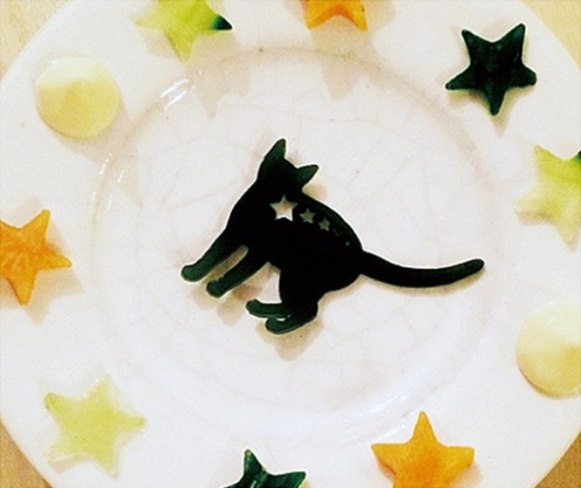Presenting edible cuteness from the sea — it’s cat-shaped seaweed!