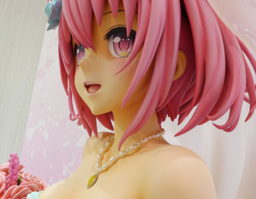 How do they make those amazing lifesize anime statues? We find out