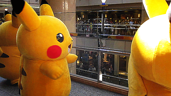 They’re back! Pikachus overrun Yokohama for second straight year and dance up a storm! 【Videos】