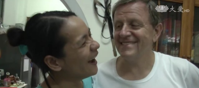 A story of love and bread: British man and Taiwanese wife with cerebral palsy open bakery 【Video】