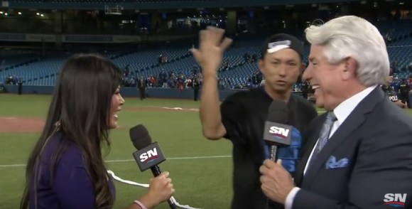 Jays' Munenori Kawasaki has some fun with CBC reporter 