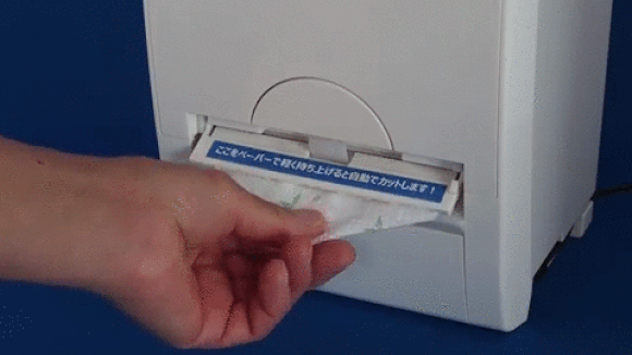 New Japanese toilet paper dispenser tears off sheets, folds the ends into a point for you【Video】