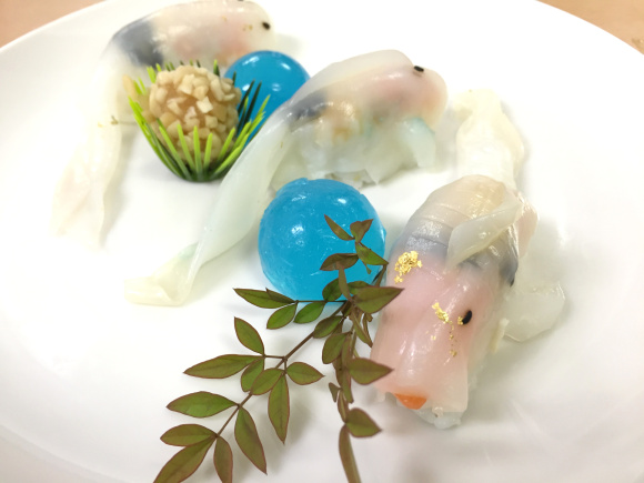 We ordered a box of koi-shaped sushi to see if they taste as good as they look 【Taste Test】
