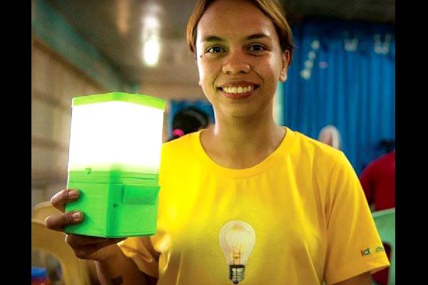 No more fuel! Young entrepreneur creates lantern that runs on ocean water