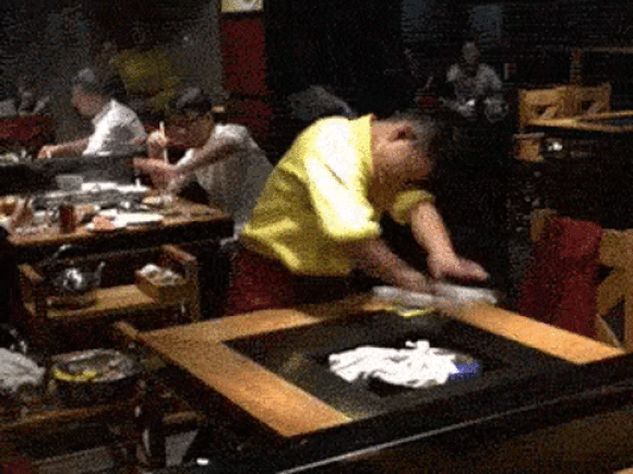 Check out the ninja-like table wiping skills on this Japanese waiter!