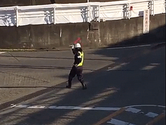 Monday Kickstart: No one loves their job quite like this dancing traffic director【Video】