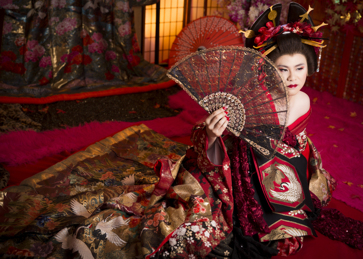 Our male reporter transforms into a beautiful Japanese courtesan at ...