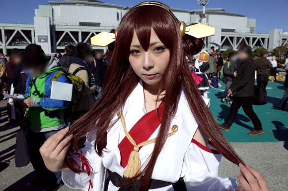 Cosplaying beauties, knights, and sextuplets brave the cold on Comiket 89’s opening day【Photos】