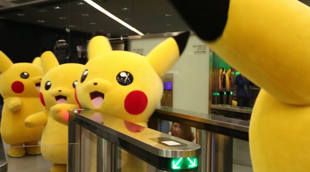 Pikachus squeezing through turnstile strangely adorable, possibly nightmare-inducing【Video】