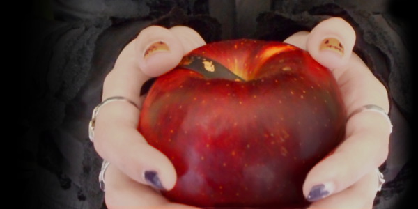 “Poison Apple” from sacred mountain in Japan is said to grant your wishes this Valentine’s Day