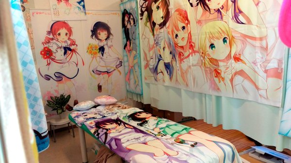 Heard of painfully nerdy itasha anime-themed cars? Well here’s an ita-acupuncture clinic