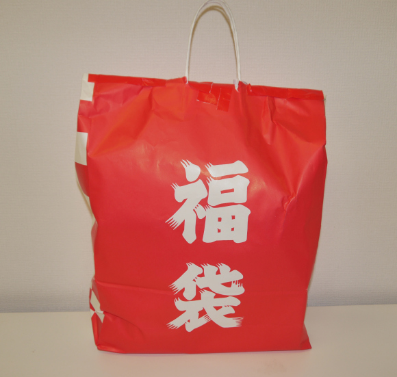 【2016 Lucky Bag Roundup】We buy a 3,000-yen, 5-kilo Lucky Bag of junk in Akihabara