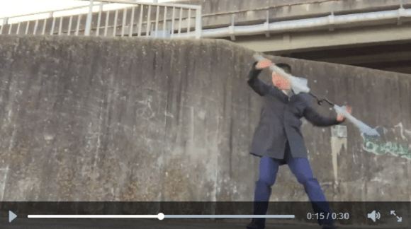 Man demonstrates why Japanese people often carry umbrellas: they make awesome weapons!【Video】