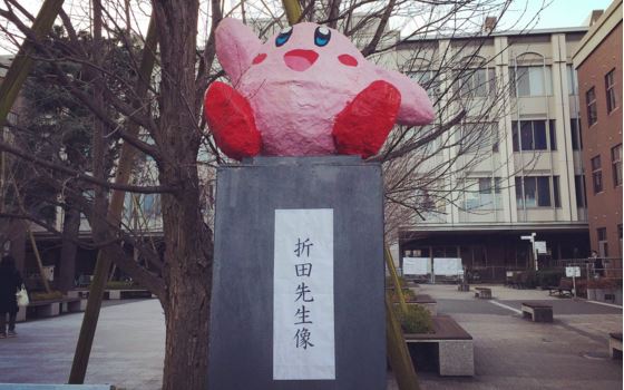 Statue of “Kirby” Orita-sensei welcomes university entrance exam takers at Kyoto University