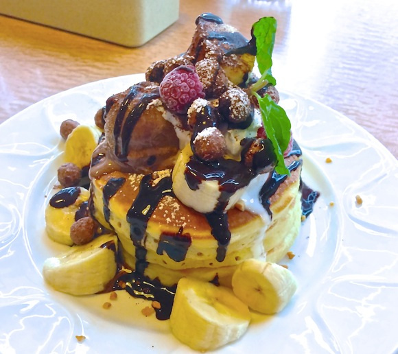 Denny’s Japan offers mountain of pancakes and ice cream to guests on their birthday—for free!